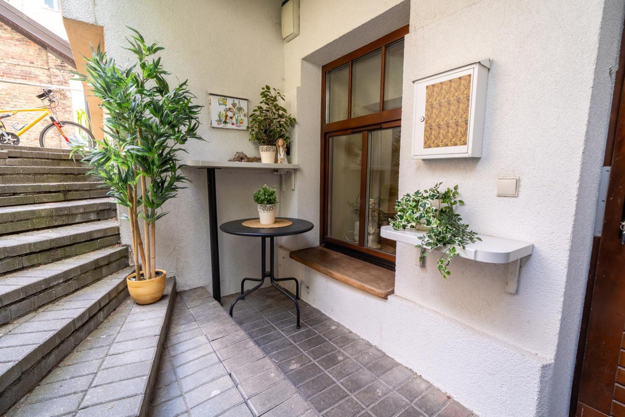 Cozy Suite With Inner Yard VNO Buitenkant foto